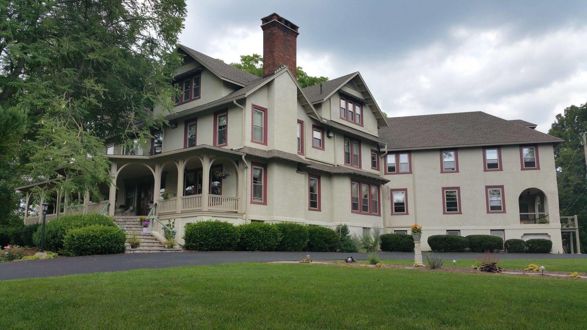 The Inn At Ragged Edge Chambersburg Exterior foto