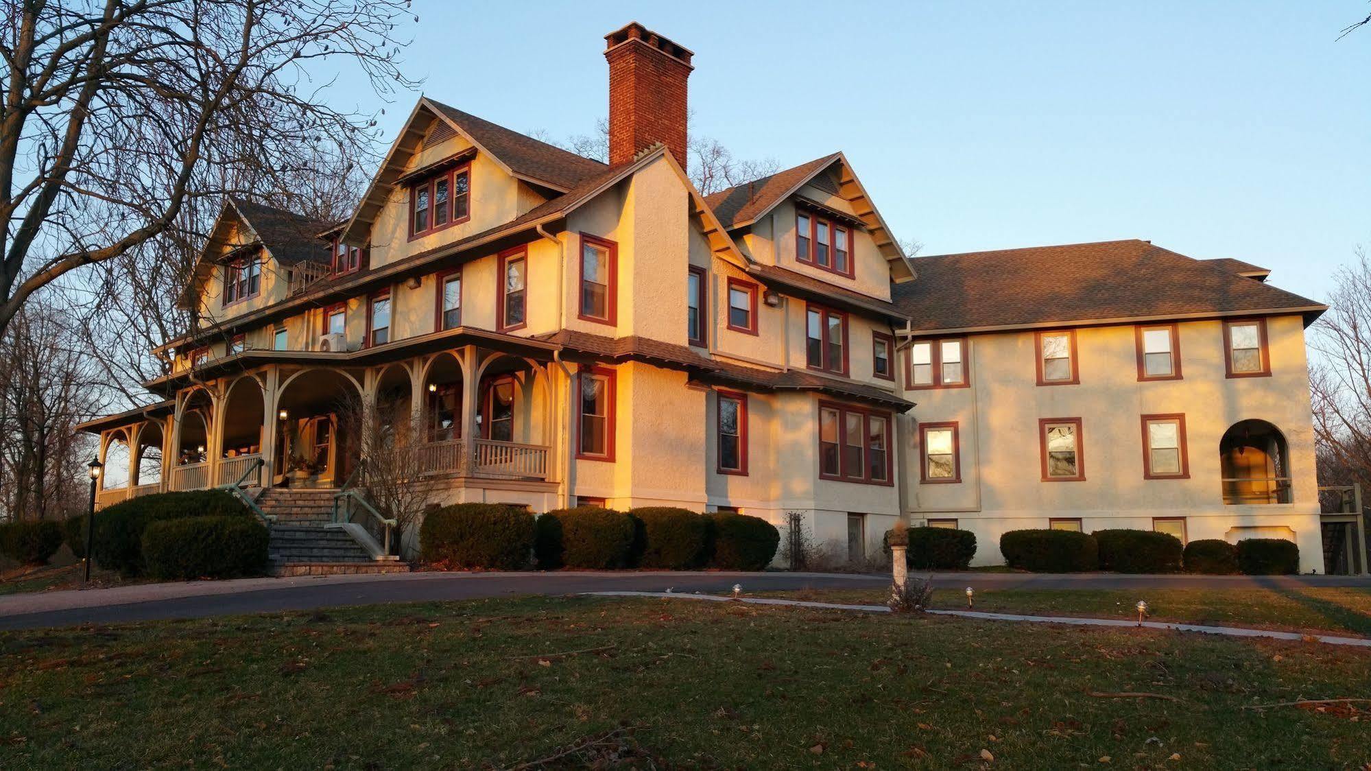 The Inn At Ragged Edge Chambersburg Exterior foto